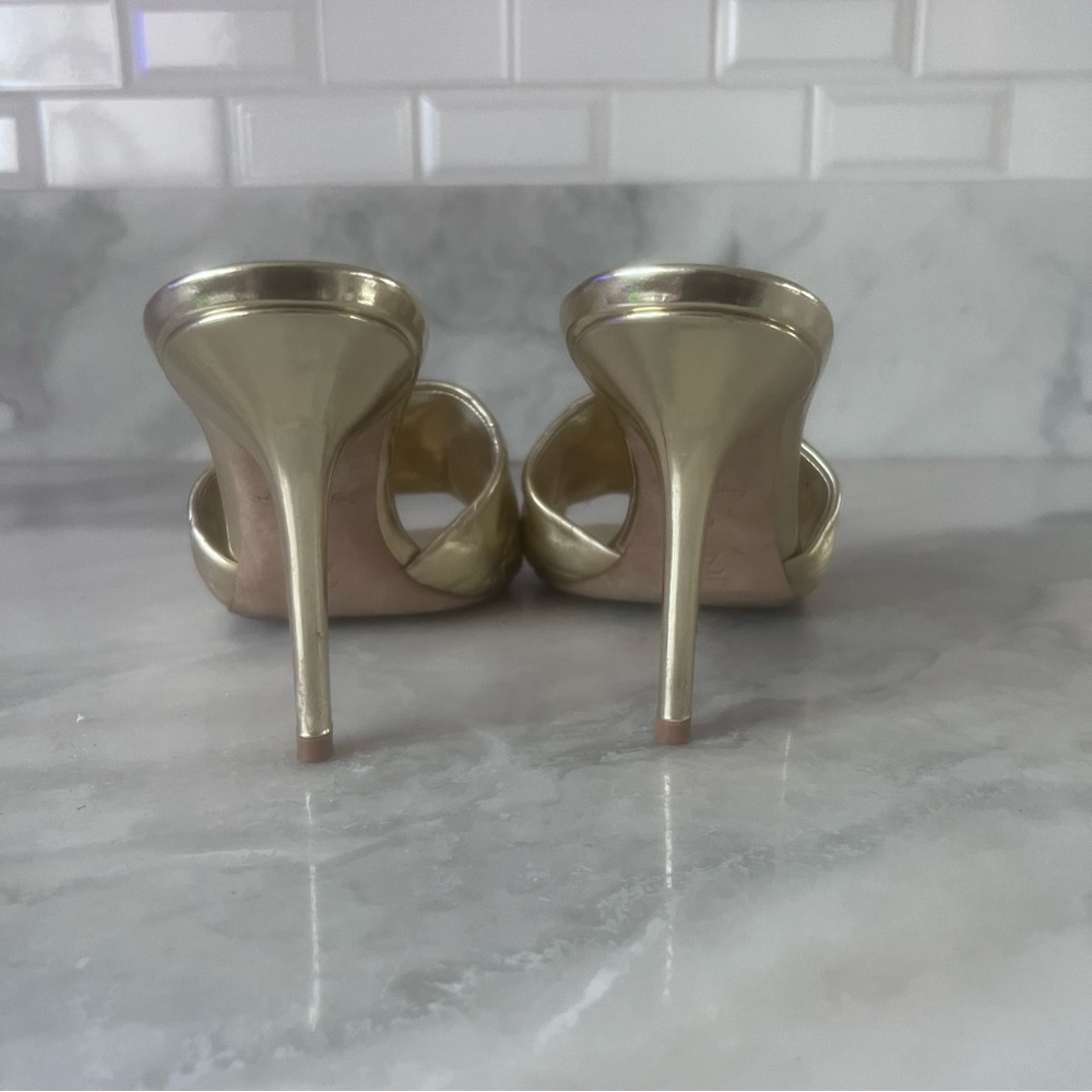 Louis Vuitton gold embossed sandals - Picture 8 of 9